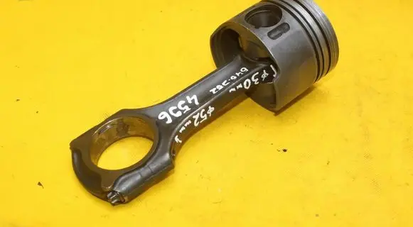 Mercedes-Benz Vito Viano W639 Piston with connecting rod 8854A