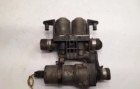 BMW 5 E39 Coolant heater control valve 8374994 64118374994