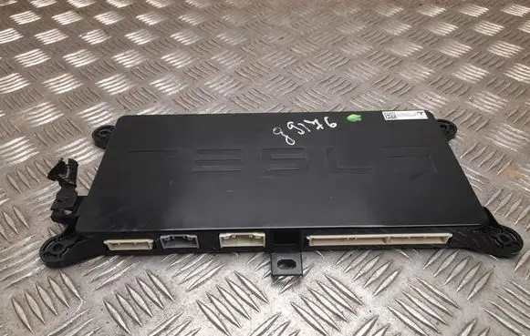 Tesla Model X Comfort/convenience module 104390000E