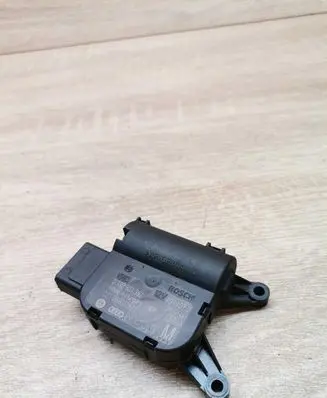 Volkswagen PASSAT B6 Air flap motor/actuator 3C0907511A 0132801362