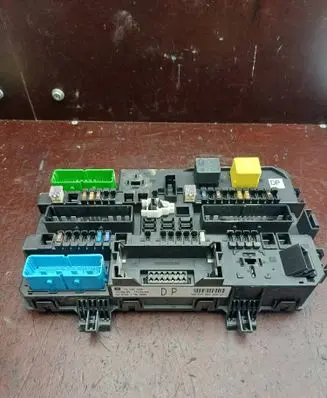 Opel Astra H Fuse module 13181278 5DK00866931