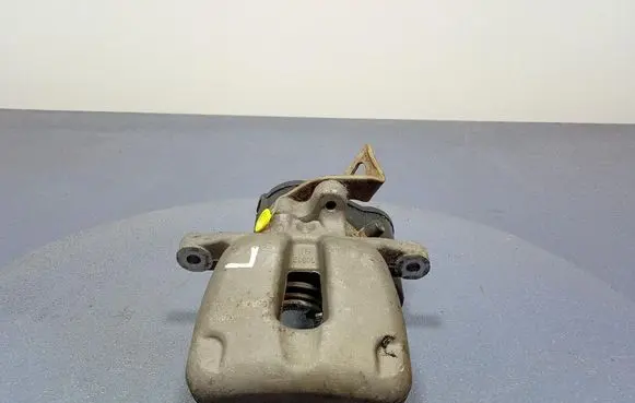 Volkswagen PASSAT B5.5 Rear brake caliper 4B2097L