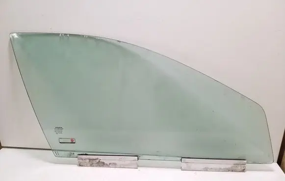 Volvo XC70 Front door window glass four-door