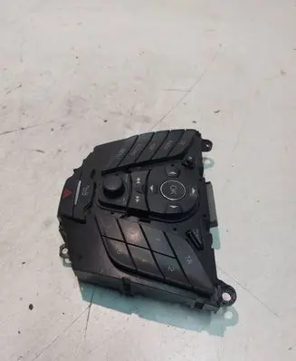 Ford C-MAX II Radio/CD/DVD/GPS head unit AM5T18K811AC 331409000 115V03