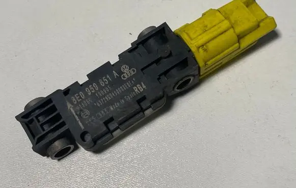 Audi A4 S4 B7 8E 8H Airbag deployment crash/impact sensor 8E0959651A