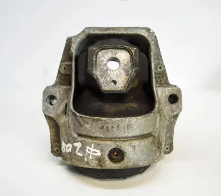 Audi Q7 4L Engine mount bracket 8R0199381