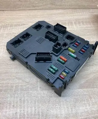 Peugeot 206 Central body control module 9652474780 S118085220C