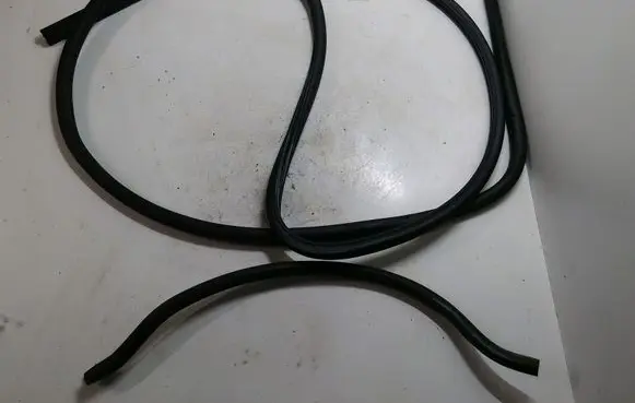 Porsche Cayenne (9PA) Rubber seal front door (on door) 