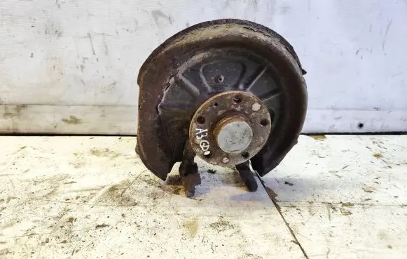 Rear wheel hub