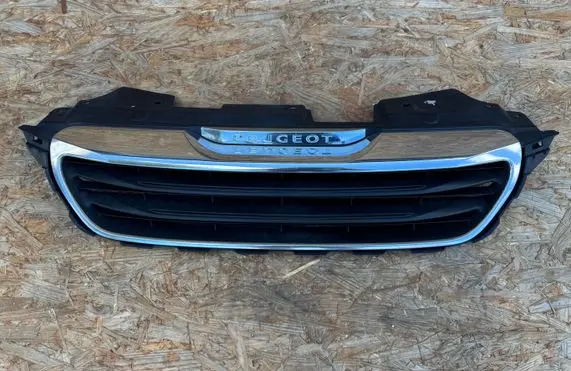 Peugeot 108 Front bumper upper radiator grill 531140H020