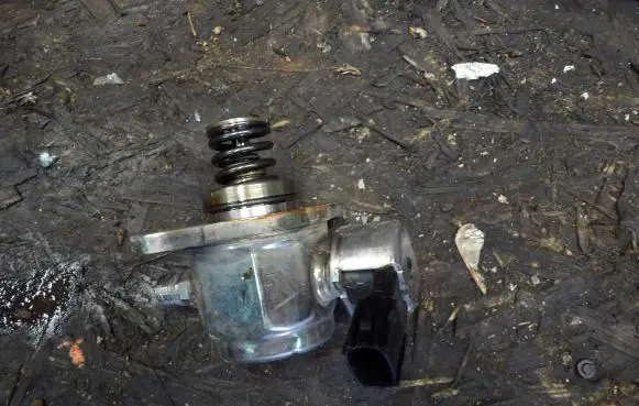 Toyota Corolla E210 E21 Fuel injection high pressure pump 211012504