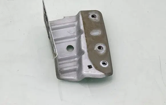 Nissan Qashqai Fender mounting bracket F3180BR0MA
