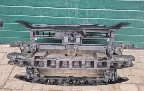 Volkswagen Golf V Radiator support slam panel