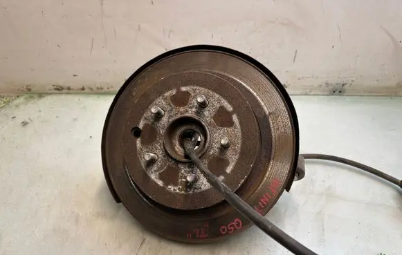 Infiniti Q50 Rear wheel hub spindle/knuckle 231123