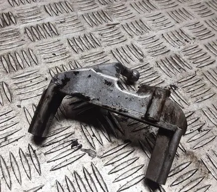Volvo S60 Engine mounting bracket