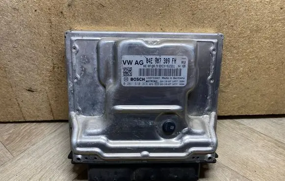 Volkswagen Golf VII Engine control unit/module 04E907309FH 0261S103C4