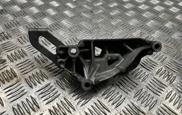 Skoda Octavia Mk2 (1Z) Engine mounting bracket 03F199275D 03F199207