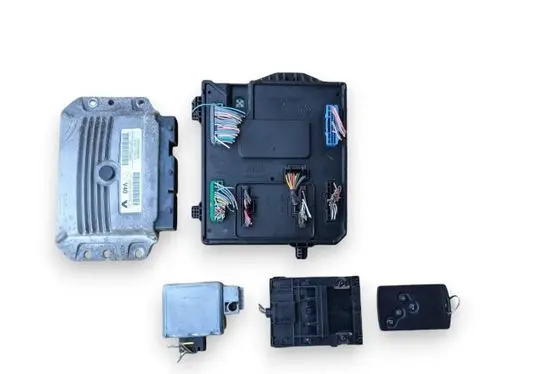Renault Megane III Engine ECU kit and lock set V29004369A 237100131R