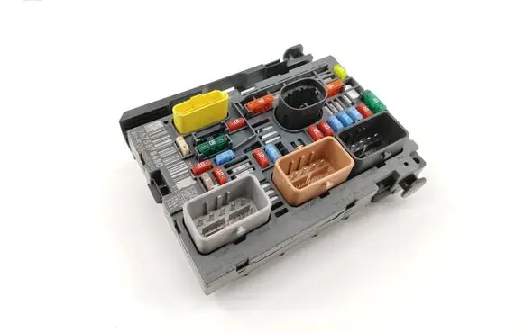 Peugeot 308 Fuse module 9675878480