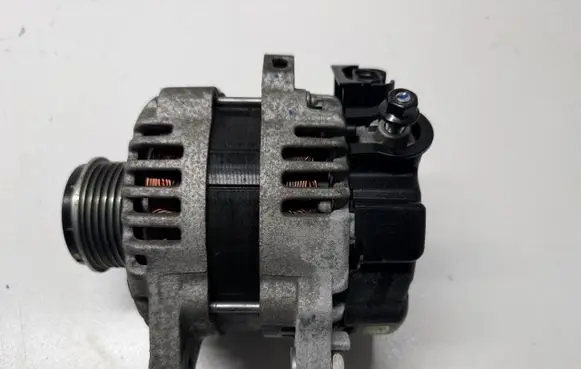 Hyundai i30 Generator/alternator 3730003AA0