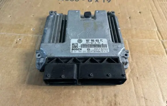 Volkswagen PASSAT B6 Engine control unit/module 06F906056FC 0261S02262