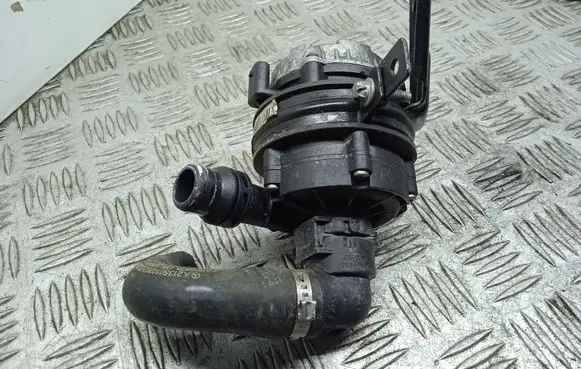 Mercedes-Benz E W238 Water pump A2535010920