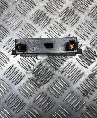 Audi A6 S6 C5 4B Aerial antenna amplifier 8E0035456A 09102112