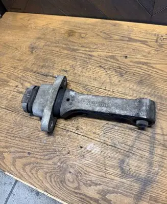Hyundai Tucson TL Engine mount bracket 21950D3000