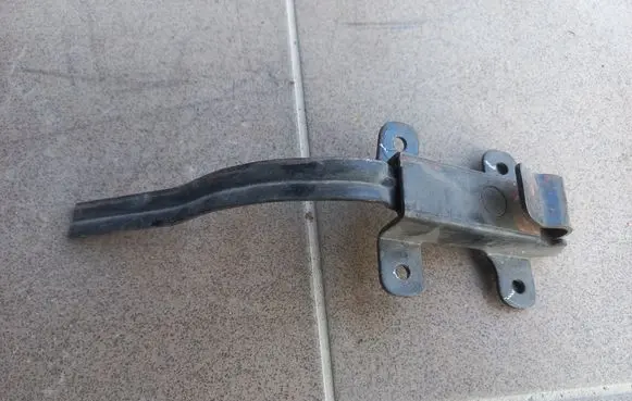 Volkswagen II LT Rear door check strap stopper