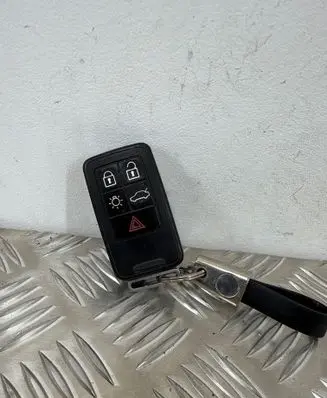 Volvo V70 Ignition key/card 