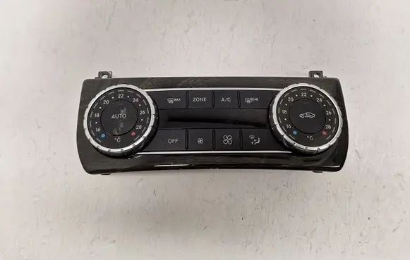 Mercedes-Benz CLS C218 X218 Climate control unit A20490000715