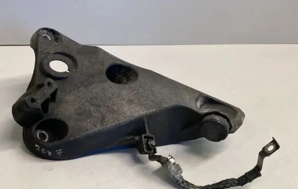 BMW X5 E70 Engine mounting bracket 685729 22116790021
