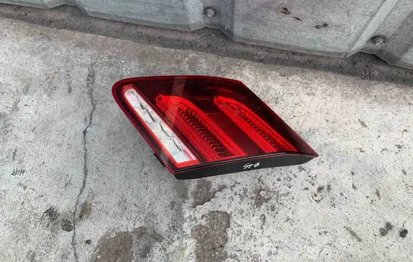 Tailgate rear/tail lights