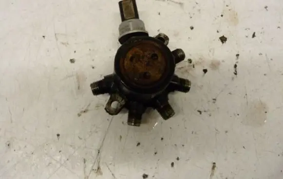 Renault Kangoo I Fuel distributor 8200057345