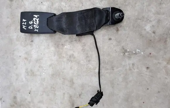 Renault Captur Rear seatbelt buckle 
