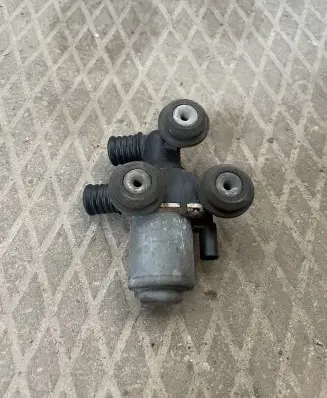 BMW 3 E46 Coolant heater control valve 64114111036 1147412144