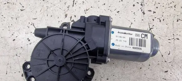 Hyundai Santa Fe Front door window regulator motor 400906