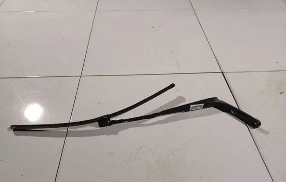 Skoda Octavia Mk2 (1Z) Front wiper blade arm 1Z1955409
