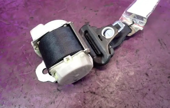 Toyota Aygo AB10 Front seatbelt