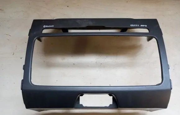 KIA Sportage Radio/GPS head unit trim U097813810