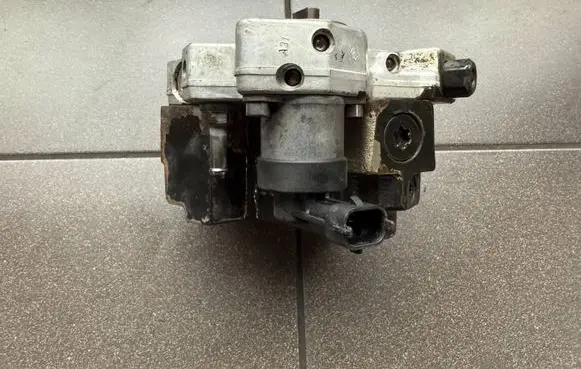 Hyundai Santa Fe Fuel injection high pressure pump 33100-27400 0445010121