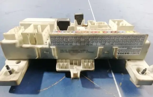 Volvo V50 Fuse module 31268178