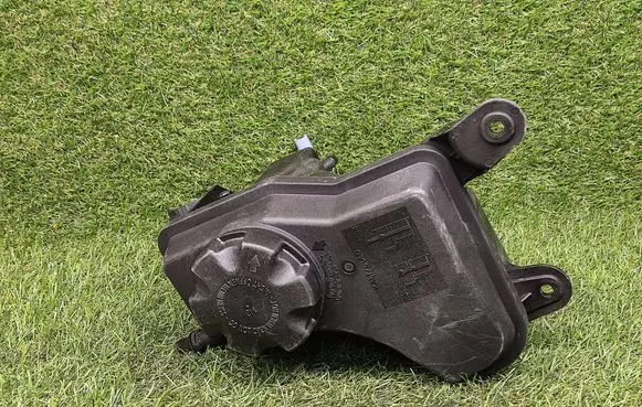 BMW 3 E90 E91 Coolant expansion tank/reservoir 7520719 1713752071911 7530079