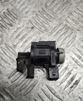 Volkswagen Golf IV Turbo solenoid valve 1J0906283A