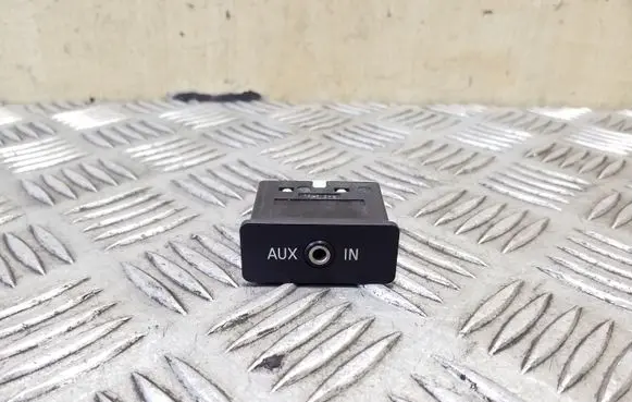 BMW X5 E70 AUX in-socket connector 61316986791 6986791