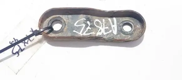 Engine mounting bracket