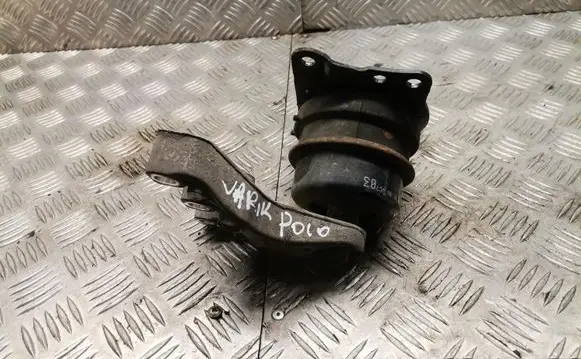 Volkswagen Polo IV 9N3 Engine mounting bracket 6q0199185