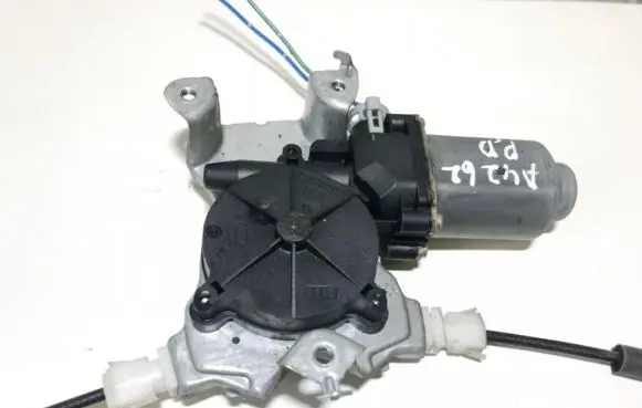 Nissan Almera N16 Front door window regulator motor 400600t2