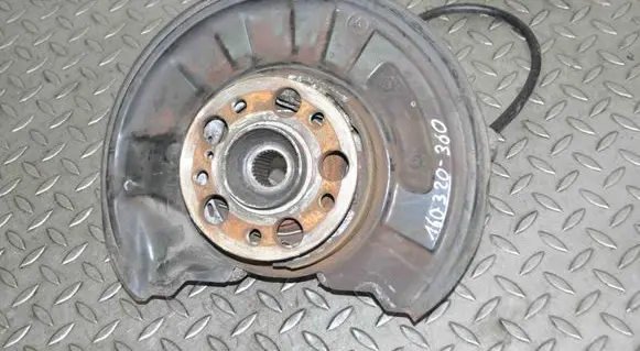 Mercedes-Benz E C207 W207 Rear wheel hub