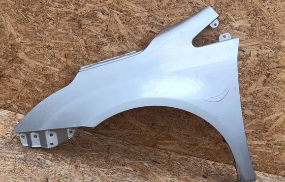 Toyota Avensis T270 Fender